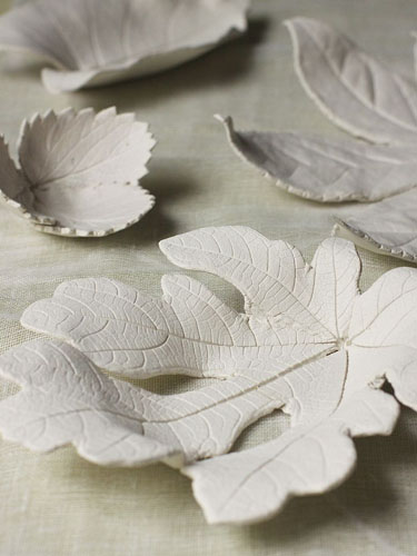 20+ DIY Leaf Craft Projects For Your Home and Garden