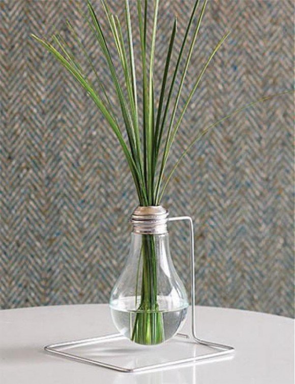 30 beautiful DIY ways to upcycle lightbulbs