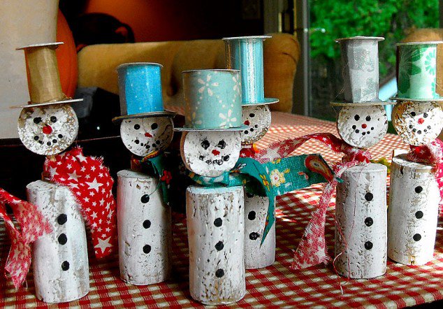 20-Brilliant-DIY-Wine-Cork-Craft-Projects-for-Christmas-Decoration5-1.jpg