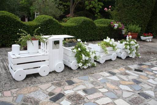 DIY Wood Crate Train Planter Tutorial